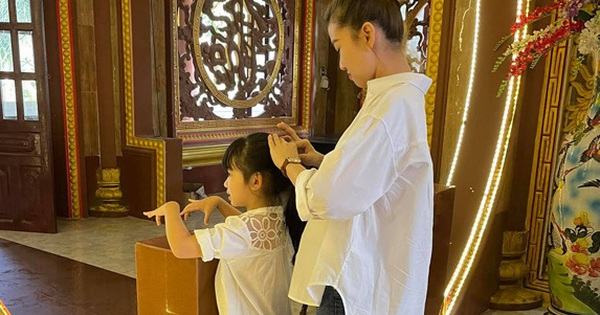 Con gái Mai Phương đến viếng mẹ trong ngày giỗ đầu