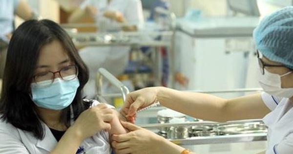Bộ trưởng: Xử lý cao hơn một mức với các trường hợp phản ứng sau tiêm vaccine COVID-19