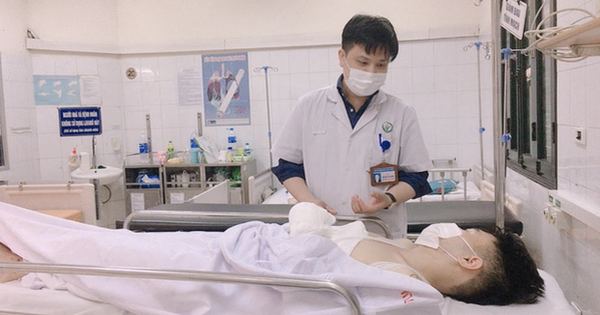 Máy dập công nghiệp bị lỗi, nam công nhân bị nghiền nát 4 ngón tay