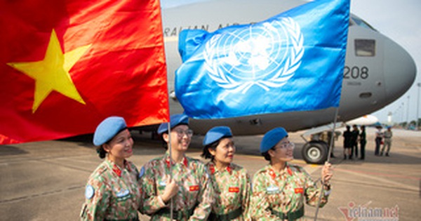 Khoảnh khắc chiến sĩ ‘mũ nồi xanh’ lên đường đến Nam Sudan