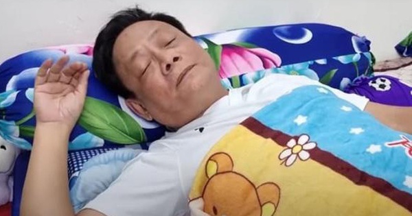 Nghệ sĩ Tấn Hoàng bị ngất xỉu trên máy bay