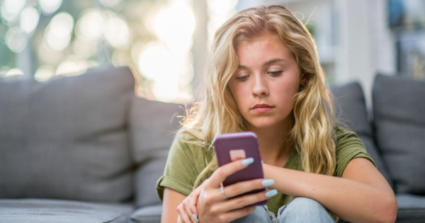 Giả vờ chia tay để thử lòng, ai ngờ bạn trai công khai luôn người yêu mới