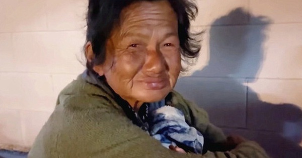 Thúy Nga khóc nghẹn khi thấy ca sĩ Kim Ngân ngủ bụi ở khu giặt ủi