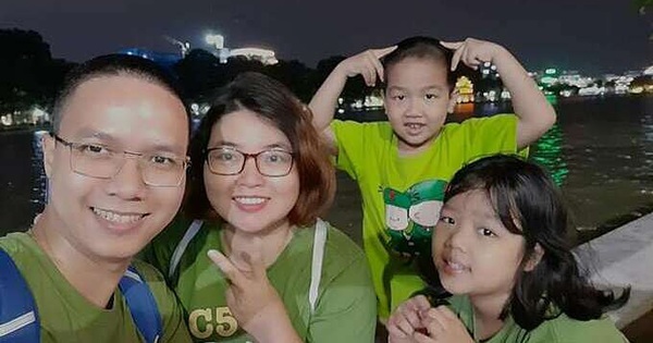 Bố dạy 2 con nhỏ đầu tư kiếm hàng chục triệu đồng