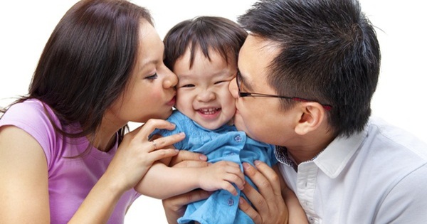 8 lợi ích tuyệt vời khi cha mẹ ôm con thường xuyên