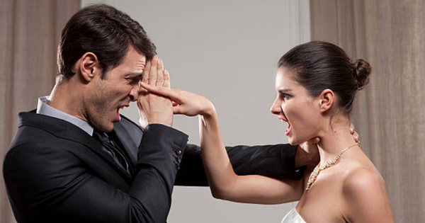 Mẹ chồng bênh con trai quát con dâu, sau phải xin lỗi vì con dâu quá đúng