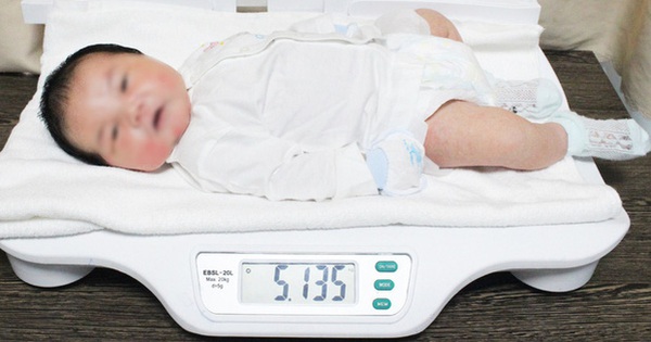 Bé trai sơ sinh có cân nặng “khủng” hơn 5,1kg