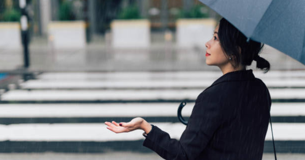 “Tình đầu đớn đau, tôi chờ đến ngày gặp lại anh”