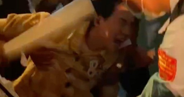 Sao Việt ngã lộn nhào: Ca sĩ đau đớn, “muối mặt”, khán giả thót tim!