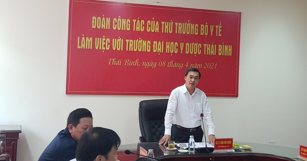 Thứ trưởng Bộ Y tế: ĐH Y Dược Thái Bình đổi mới chương trình, tiếp cận đào tạo đáp ứng nhu cầu thực tiễn xã hội