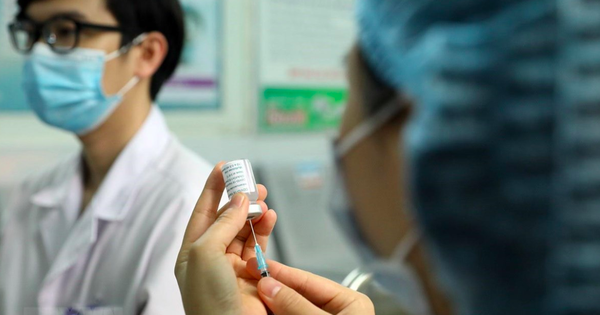 Đẩy nhanh tiến độ tiêm vaccine COVID-19 để “Việt Nam không rơi vào tình trạng phong tỏa” như nhiều quốc gia
