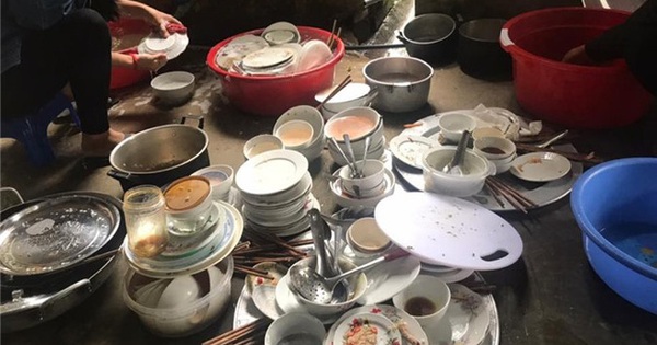 Về ra mắt nhà chồng, con dâu tương lai tự xung phong rửa mấy mâm bát thì ngỡ ngàng bởi một câu ngắn gọn của mẹ chồng!