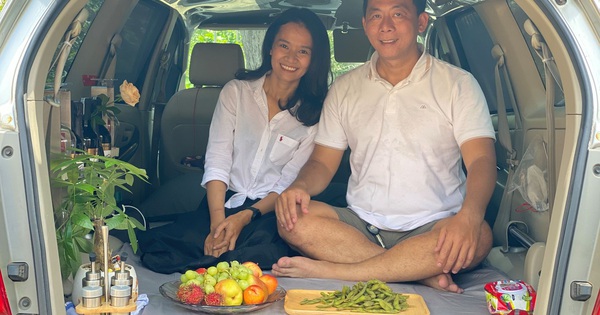 Cặp vợ chồng biến ô tô thành lều trại đi camping khắp nơi, tiện đâu ngủ đó mà sang trọng không thua khách sạn