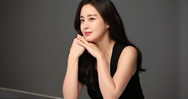 Kim Tae Hee 41 tuổi vẫn đẹp rạng ngời
