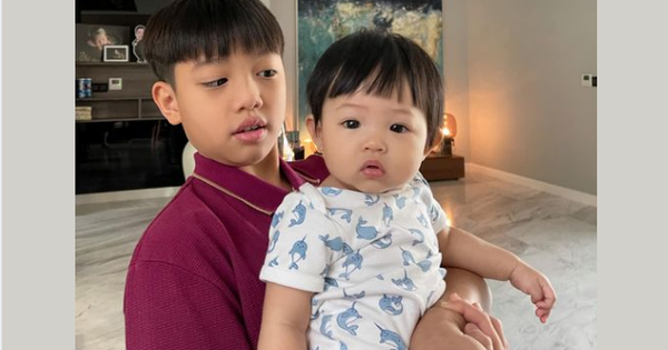 Cường Đô La khoe ảnh Subeo bế Suchin, nhìn vào thấy ngay điểm giống nhau như đúc của hai anh em