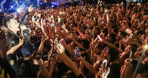 Nghệ sĩ nói được ‘khán giả nuôi’ có tự hạ thấp mình?