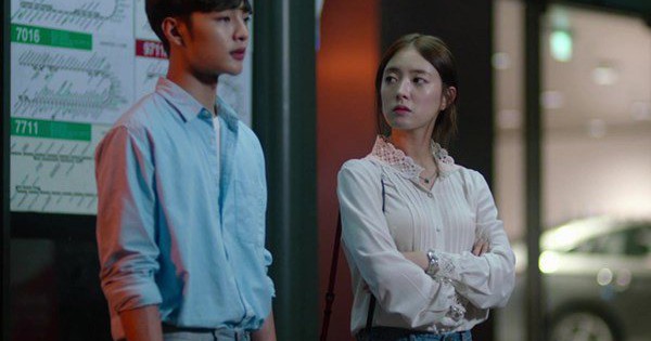 Chồng viện cớ ốm để vợ một mình đưa con đi chơi, 3 hôm sau anh ta run bắn nhìn cuốn sổ dưới gối đầu, càng hoảng sợ trước lời tuyên bố của vợ