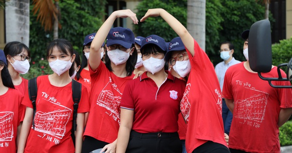 Xúc động hình ảnh sinh viên Đại học Y Hà Nội “xuất trận” chi viện Bắc Ninh
