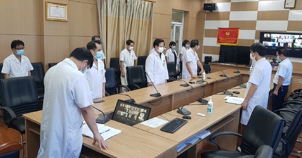 Nhân viên y tế mất mẹ khi đang ở tâm dịch: ‘Mẹ ơi, con không kịp về’