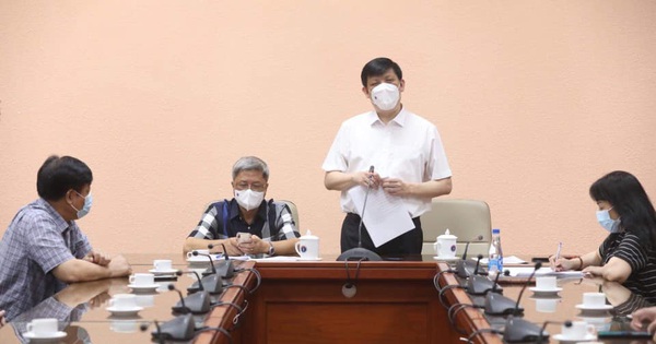 35 chuyên gia y tế Việt Nam sang hỗ trợ nước bạn Lào phòng chống dịch COVID-19
