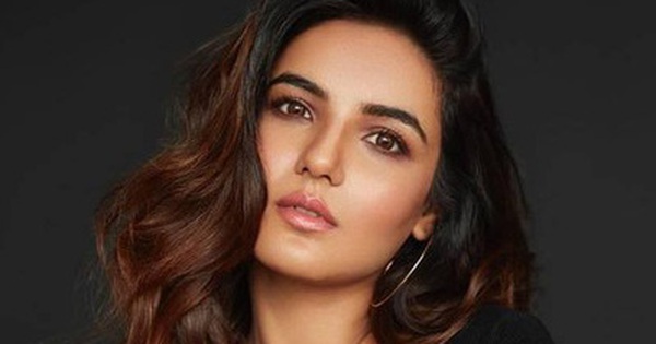 Nữ diễn viên nổi tiếng của Ấn Độ đau đớn vì không tìm được giường bệnh cho mẹ