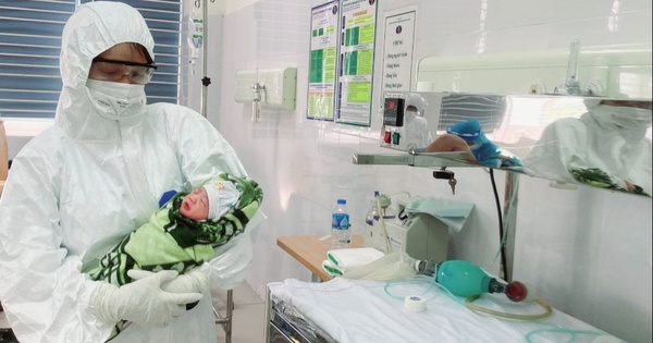 Sản phụ mắc Covid-19: ‘Còn đau lắm, nhưng con khỏe là tôi rất vui’