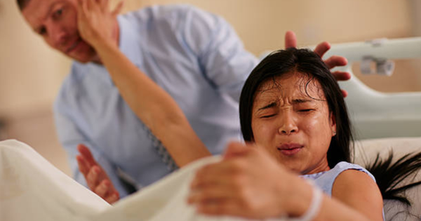 “Nín đi cho tôi còn đẻ” và chuyện theo vợ vào phòng sinh của các ông chồng