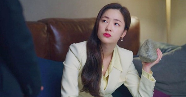 Xin vợ đi ăn tân gia nhà bạn, vợ chuyển khoản cho hẳn 20 triệu kèm lời dặn khiến tôi tự giác chui vào xó