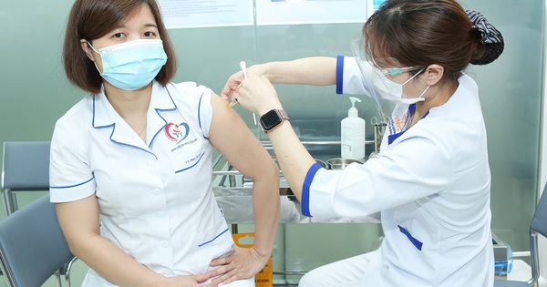 Tập huấn tiêm chủng an toàn cho hơn 3000 cán bộ y tế TP.HCM