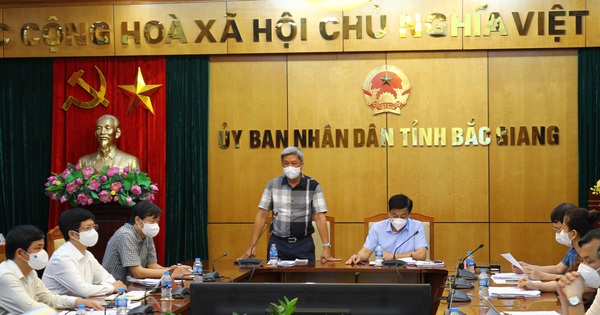 Thứ trưởng Bộ Y tế: Tăng cường các biện pháp phòng, chống cao hơn để khống chế dịch tại Bắc Giang