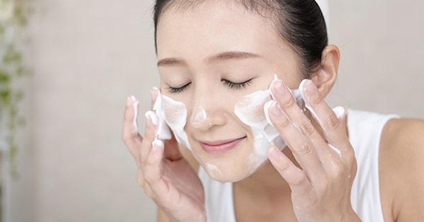 8 bước skincare tưởng tốt nhưng lại càng khiến da xấu tệ hại - Vimarsana News