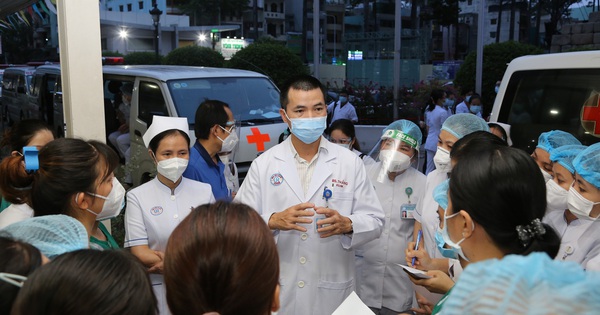 Hàng trăm nhân viên BV Chợ Rẫy khẩn cấp tham gia xét nghiệm COVID-19 cho người dân TP.HCM