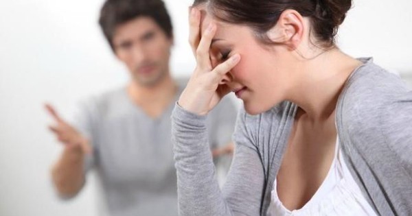 Hôn nhân rạn nứt vì chồng suốt ngày ‘mách’ mẹ