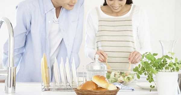 Cách thu phục ông chồng lười của những bà vợ thông minh