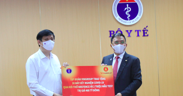 Bộ Y tế tiếp nhận 30 máy xét nghiệm COVID-19 qua hơi thở do Vingroup trao tặng