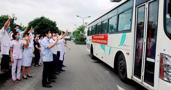 52 tình nguyện viên lên đường chi viện Hà Tĩnh chống dịch COVID-19