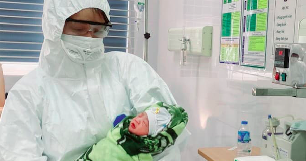Cô gái 20 tuổi chuyển dạ khi đang điều trị COVID-19