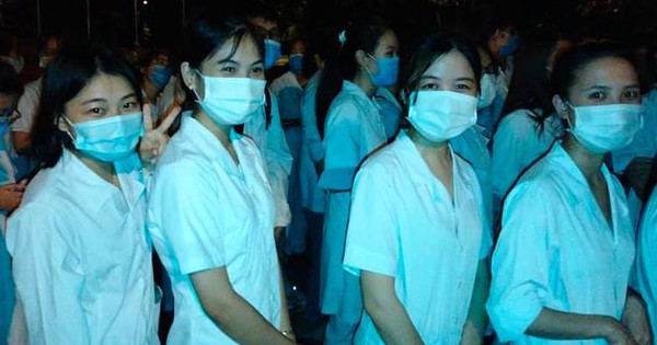 Lễ xuất quân trong đêm của hơn 300 sinh viên trường Y Hải Dương chia lửa với tâm dịch TP. Hồ Chí Minh - Vimarsana News