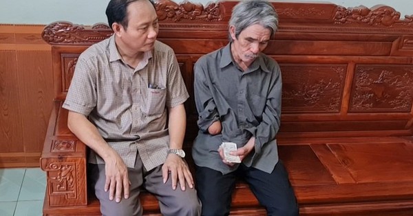 Chuyện về người đàn ông tật nguyền bán vé số ủng hộ 100 nghìn chống dịch COVID-19 - Vimarsana News