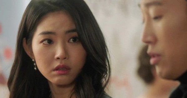 Chồng bỗng nhiên đi tắm cả tiếng đồng hồ, tận khi nhìn hóa đơn cuối tháng vợ mới nhận ra sự lạ và hành trình vạch trần chiêu trò tinh vi