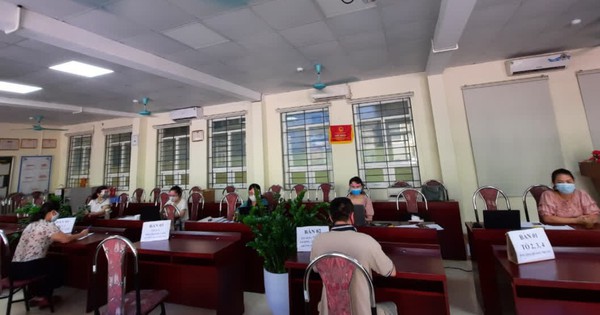 Nửa đêm, hàng nghìn phụ huynh Hà Nội đăng ký tuyển sinh vào lớp 1 - Vimarsana News