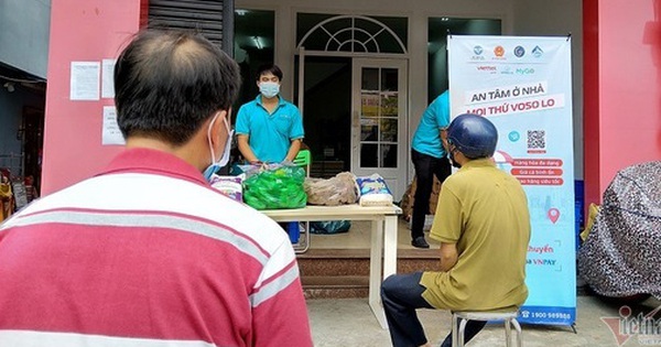Sài Gòn lạ lẫm: Xếp hàng mua rau đồng giá, gói sẵn không chọn lựa - Vimarsana News