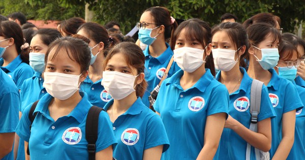 Lễ xuất quân hơn 200 sinh viên, giảng viên trường Y Hải Dương tình nguyện chống dịch tại Bình Dương - Vimarsana News