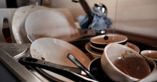 Nàng dâu rửa bát đứt tay và câu chuyện cô đơn giữa nhà chồng