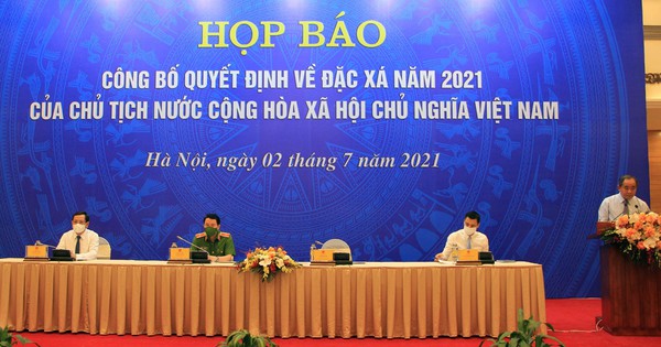 Chủ tịch nước Nguyễn Xuân Phúc ký Quyết định đặc xá năm 2021 - Vimarsana News