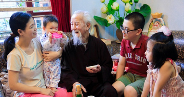 Cha mẹ thế này, làm sao mong con hiếu thảo?!