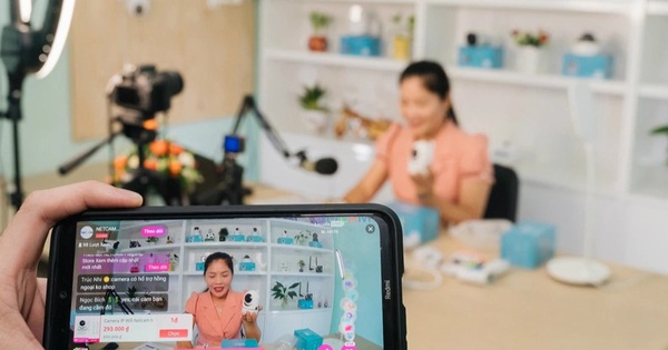 Dịch Covid-19 bùng trở lại, 'đại chiến' livestream của hàng quán khởi tranh - Vimarsana News