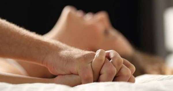 Stress vì vợ luôn đòi 'chuyện ấy' khi làm online ở nhà - Vimarsana News