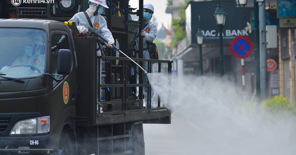 Hàng chục xe chuyên dụng bắt đầu phun khử khuẩn quanh Hồ Gươm và nhiều tuyến phố chính tại Hà Nội - Vimarsana News