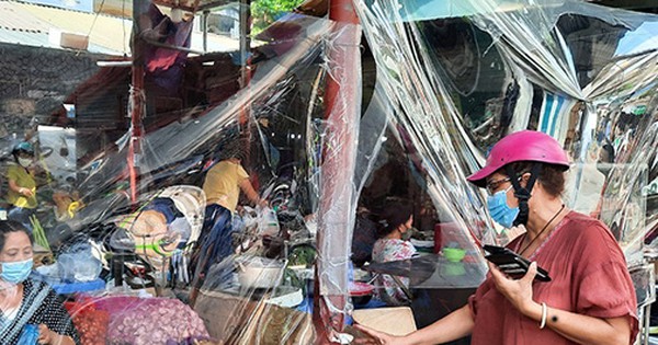 Quận đầu tiên ở Hà Nội phát thẻ đi chợ cho người dân - Vimarsana News